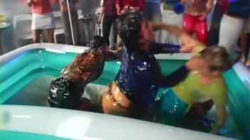 Eurobabe Grease Fight Screencap 35 on www.sinx.com