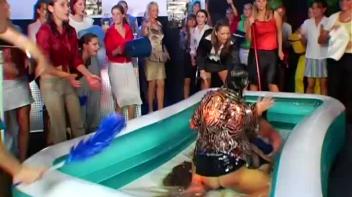 Eurobabe Grease Fight Screencap 51 on www.sinx.com