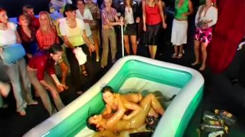 Eurobabe Grease Fight Screencap 72 on www.sinx.com