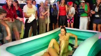 Eurobabe Grease Fight Screencap 77 on www.sinx.com