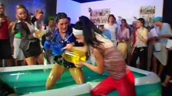 Eurobabe Grease Fight Screencap 8 on www.sinx.com