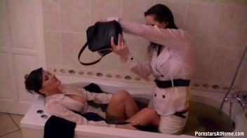 Wet Those White Tops Down! Screencap 88 on www.sinx.com