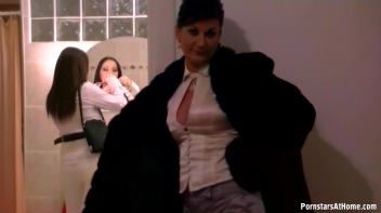 Wet Those White Tops Down! Screencap 4 on www.sinx.com