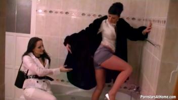 Wet Those White Tops Down! Screencap 59 on www.sinx.com