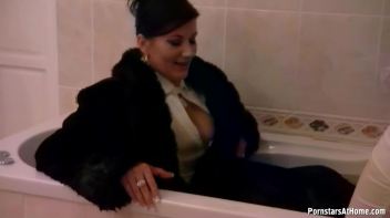 Wet Those White Tops Down! Screencap 73 on www.sinx.com