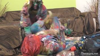 Catfighting Cuties Follow The Rainbow Screencap 88 on www.sinx.com