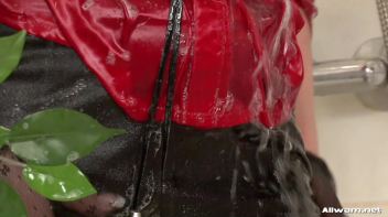 Gina's Wetlook Discipline Screencap 75 on www.sinx.com