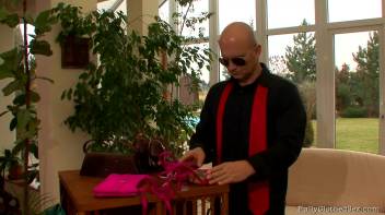 The Fashion Guru Screencap 12 on www.sinx.com