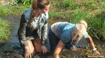 Hot Babes Catfight In Muddy Stream Screencap 31 on www.sinx.com