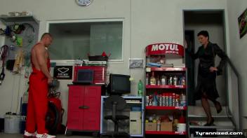 Bitch Boss' Porn Past Exposed! Screencap 12 on www.sinx.com