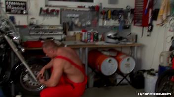 Bitch Boss' Porn Past Exposed! Screencap 5 on www.sinx.com