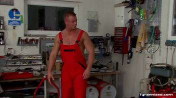 Bitch Boss' Porn Past Exposed! Screencap 7 on www.sinx.com