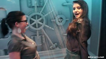 Livin' It Up Wetlook Style Screencap 1 on www.sinx.com