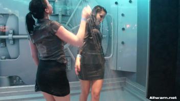 Livin' It Up Wetlook Style Screencap 4 on www.sinx.com