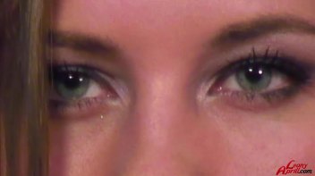 Pleasure Pissing Screencap 81 on www.sinx.com