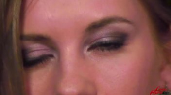 Pleasure Pissing Screencap 82 on www.sinx.com