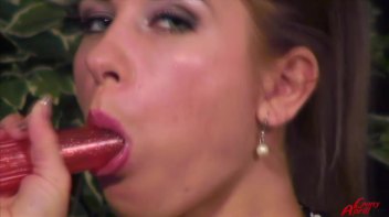 Pleasure Pissing Screencap 87 on www.sinx.com