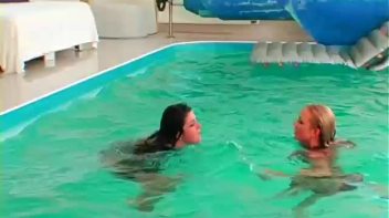 Play Fighting Turns Serious In The Pool Screencap 57 on www.sinx.com