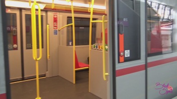 Mit vollgespritzem Gesicht zur U - Bahn Screencap 47 on www.sinx.com