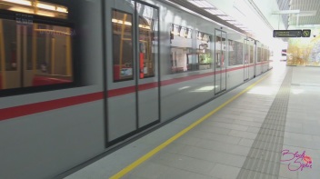 Mit vollgespritzem Gesicht zur U - Bahn Screencap 49 on www.sinx.com