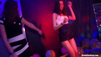 International Summer Lovin' Part 3 - Shower Cam Screencap 53 on www.sinx.com