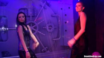 International Summer Lovin' Part 3 - Shower Cam Screencap 7 on www.sinx.com