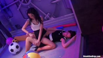 International Summer Lovin' Part 3 - Shower Cam Screencap 71 on www.sinx.com