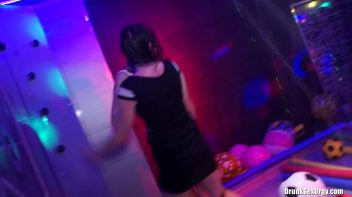 International Summer Lovin' Part 3 - Shower Cam Screencap 79 on www.sinx.com