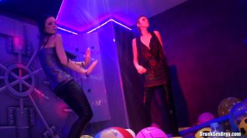 International Summer Lovin' Part 3 - Shower Cam Screencap 11 on www.sinx.com