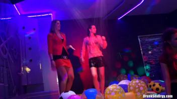 International Summer Lovin' Part 3 - Shower Cam Screencap 48 on www.sinx.com