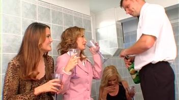 These Ho's Do Their Thing! Screencap 7 on www.sinx.com