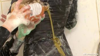 Kylie Joins The Wetlook Party Screencap 21 on www.sinx.com