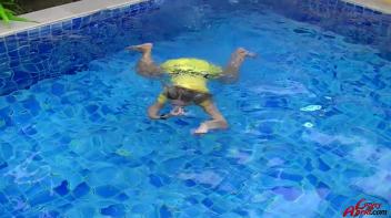 Leony The Wetlook Wonder Screencap 68 on www.sinx.com