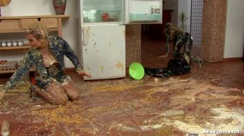 Burglar Gets a Messy Surprise Screencap 114 on www.sinx.com