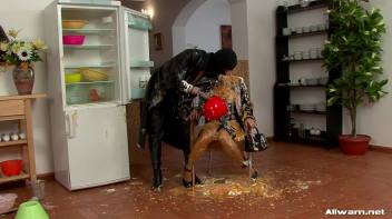 Burglar Gets a Messy Surprise Screencap 81 on www.sinx.com