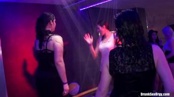 International Summer Lovin' Part 4 - Shower Cam Screencap 53 on www.sinx.com