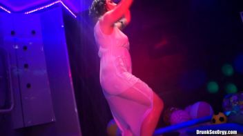 International Summer Lovin' Part 4 - Shower Cam Screencap 27 on www.sinx.com