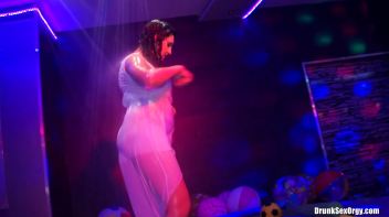 International Summer Lovin' Part 4 - Shower Cam Screencap 28 on www.sinx.com