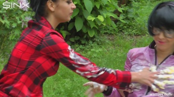 Tickling Turns Into Full Blown Food Fight! Screencap 42 on www.sinx.com