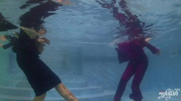 Lezzing Out In The Pool Screencap 10 on www.sinx.com
