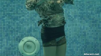 Splash That Ass Screencap 57 on www.sinx.com