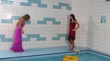 Catfighting Girls Get Soaked In The Pool Screencap 9 on www.sinx.com