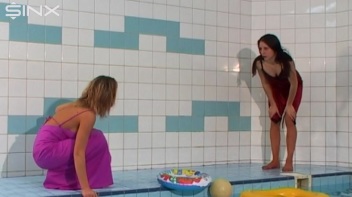Catfighting Girls Get Soaked In The Pool Screencap 4 on www.sinx.com