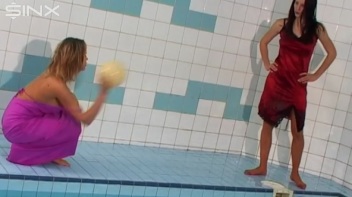 Catfighting Girls Get Soaked In The Pool Screencap 5 on www.sinx.com