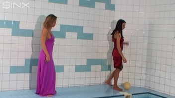 Catfighting Girls Get Soaked In The Pool Screencap 7 on www.sinx.com