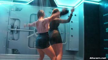 Soaking Up The Shower Sexiness Screencap 15 on www.sinx.com