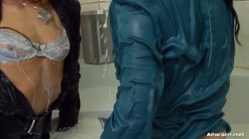 Lesbians Rub a Dub Dub Pussies In The Tub Screencap 65 on www.sinx.com