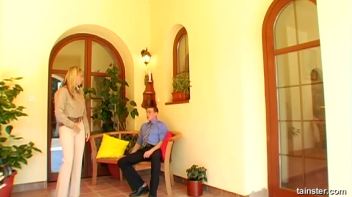 She's Absolutely DYING for a Piss! Screencap 2 on www.sinx.com