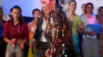 Eurobabe Grease Fight Screencap 16 on www.sinx.com