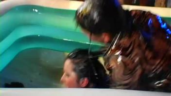 Eurobabe Grease Fight Screencap 7 on www.sinx.com